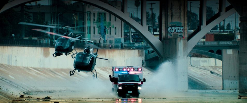 Екшън сцена от филма "Линейката"