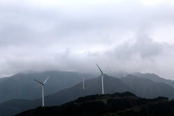Вятърната ферма осигурява зелена енергия на района на Големия залив Гуандун-Хонконг-Макао. Снимка:Радио Китай