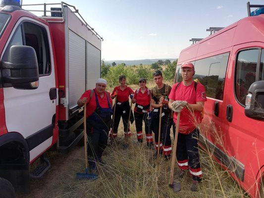 Пловдивски доброволци участват и в гасене на пожари.