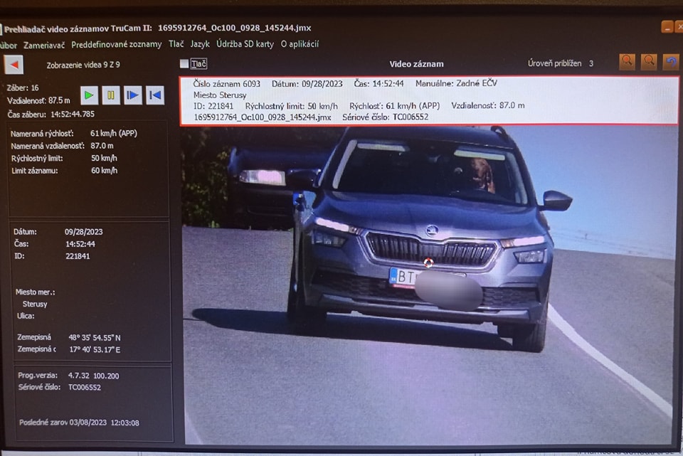Полицията в Словакия глоби собственик на кола, управлявана от куче