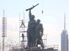 Паметникът на Съветската армия като Шенген – през КПП-та ще влизат работниците да го демонтират (Обзор)