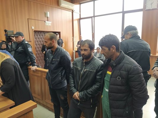 Тримата нападатели на възрастен мъж в с. Триводици Николай Михайлов, Данко Спасов и Митко Димитров остават за постоянно в ареста.