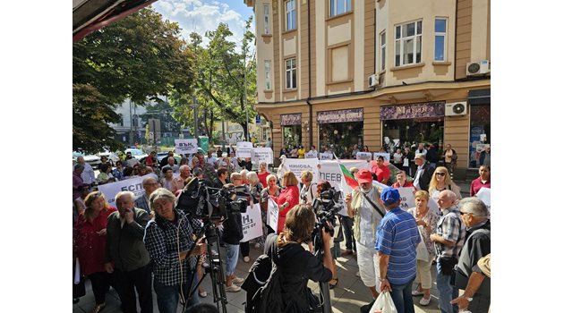 Напрежение пред централа на БСП СНИМКИ: Георги Палейков