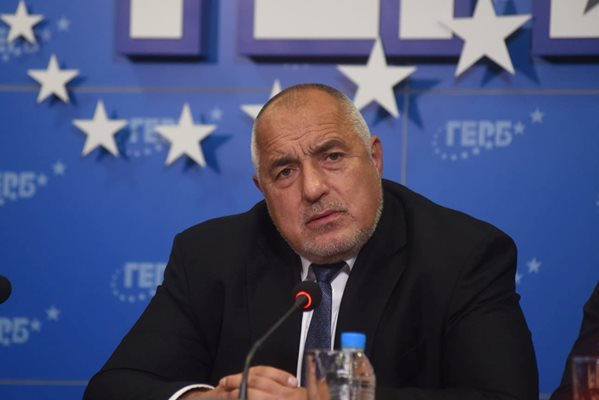 Бойко Борисов за трети път тази година отказва депутатския мандат.