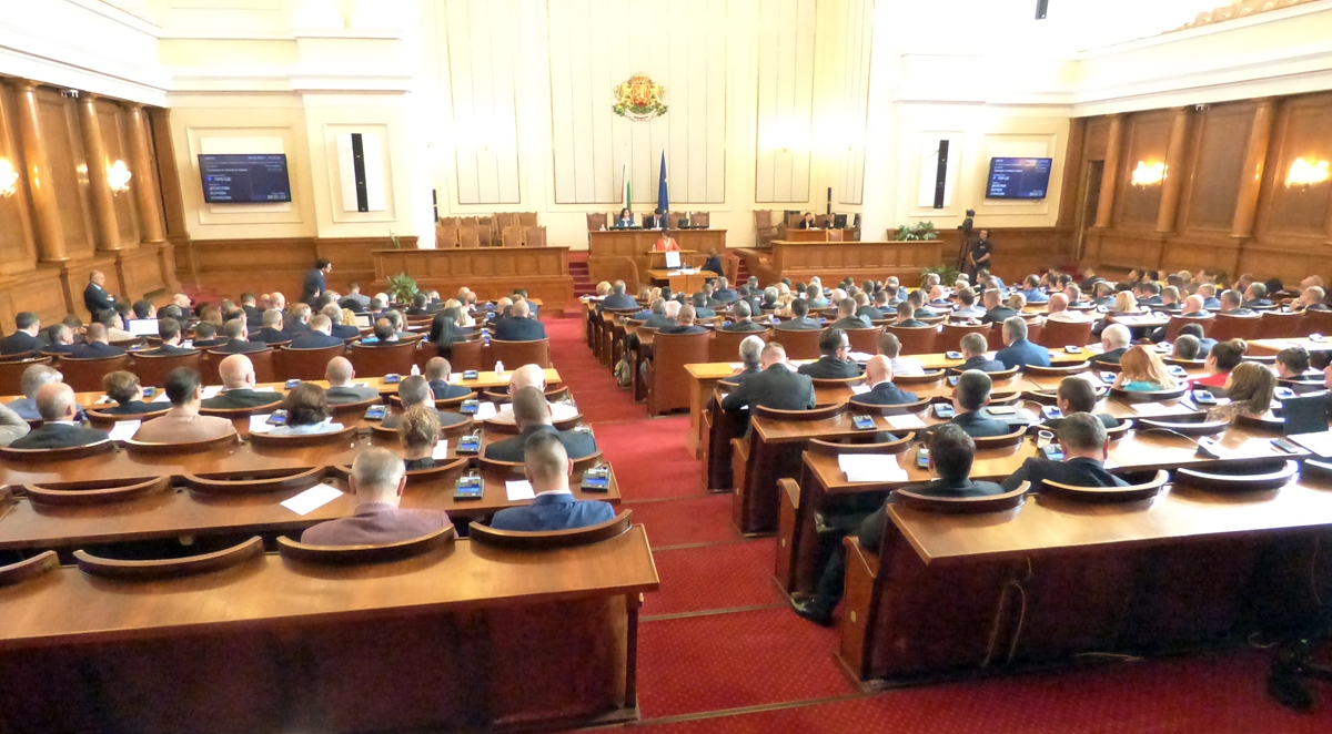 Депутатите обсъждат бюджет 
2022 г. да е в сила до март догодина