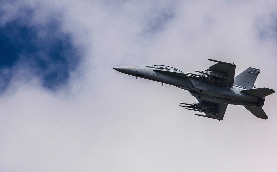 Великобритания каза, че не е практично да бъдат изпратени военни самолети на Украйна