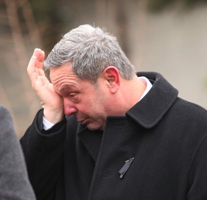 Синът на Гунди Андрей Аспарухов не скри сълзите си от невъзвратимата загуба на своя тъст.