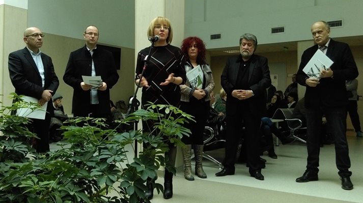 “Защото ракът е лечим, “Продължаваме” - този слоган на Онкологията подкрепиха и председателят на комисията по медии и култура в НС Вежди Рашидов, омбудсманът Мая Манолова, зам. здравният министър д-р Бойко Пенков.