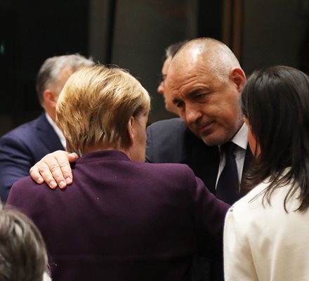 Бойко Борисов разговаря с канцлерката Ангела Меркел в Брюксел.