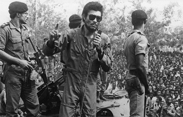 Джери Ролингс с пилотски гащеризон току-що направил преврата в Гана.