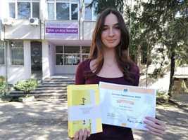 Ученичка от Езиковата гимназия в Търново взе отличие от ЕК за превод