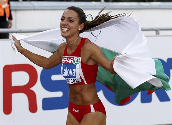 Европейската шампионка на 100 м Лалова развя българското знаме, докато пистата на