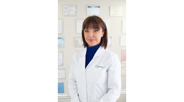 Д-р Анелия Здравкова е специалист по дерматология и дерматохирургия. Има професионален опит в приложение на дермални филъри, ботулинов токсин, лазерни системи, мезотерапия, химични пилинги, плазмотерапия и др.
