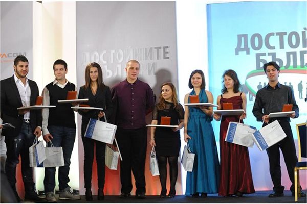 Млади музикални таланти пеят на Олимпиада 2012
