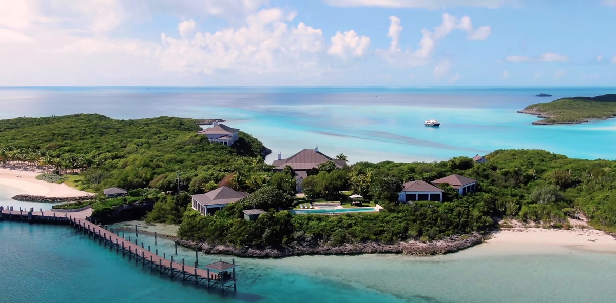 Искат $100 млн. за бахамски остров, сниман в "Карибски пирати" и "Казино Роял"