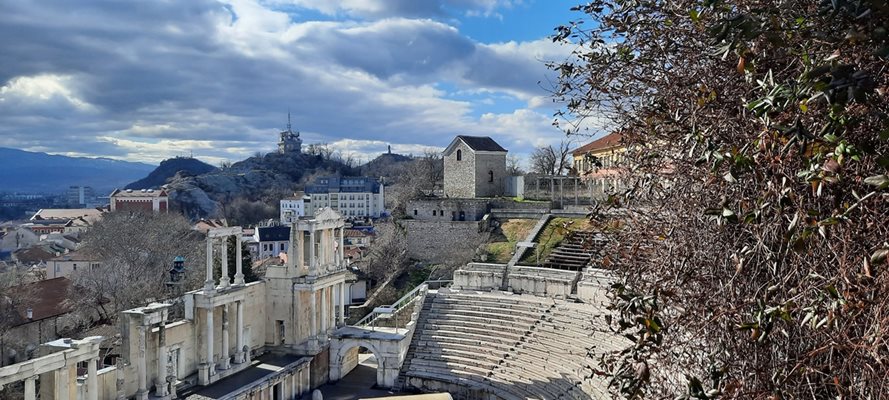 Гледките на 4-те сезона: Античният театър в Пловдив – красив по всяко време