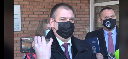 Пловдивски полицай в ареста с 4-има бандити за фалшиви документи на чужденци (снимки)