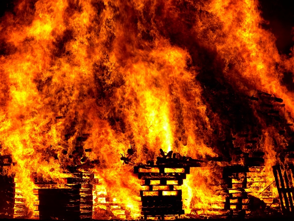 2 къщи се подпалиха в Шуменско, едната изгоря до основи