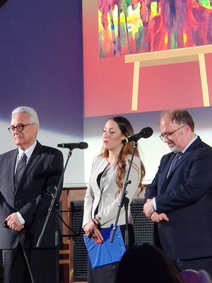 Министърът на клутурата Найден Тодоров и посланикът ни в Лондон Марин Райков благодариха на всички българи, дошли да отпразнуват заедно 24 май, който тази година ще се запомни с „литературния Оскар“ за романа „Времеубежище“.