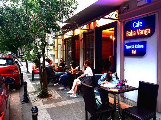 В Истанбул почитат пророчицата с кафене