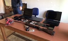 Още арести в Бургас, открити са дрога и оръжие (Снимки, видео)