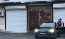 Разследващ полицай в Дупница ходи на работа с  регистрирана на автокъща кола (Видео)