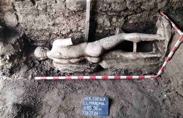 След мощен трус през 388 г. скрили статуята на бог Хермес край Рупите