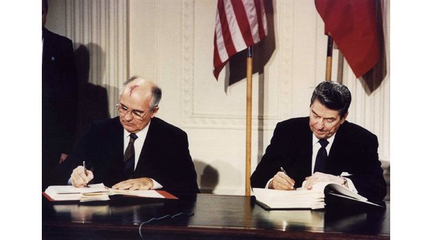 Горбачов и Рейгън залагат фундаментите на бъдещия мир.