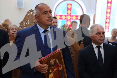 Бойко Борисов на откриването на въстановената църква в Русе. СНИМКИ: Авторът