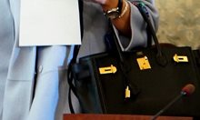 Гинка Върбакова с чанта, кръстена на английската актриса Джейн Бъркин. Цената на моделите е между 8 и 30 000 долара