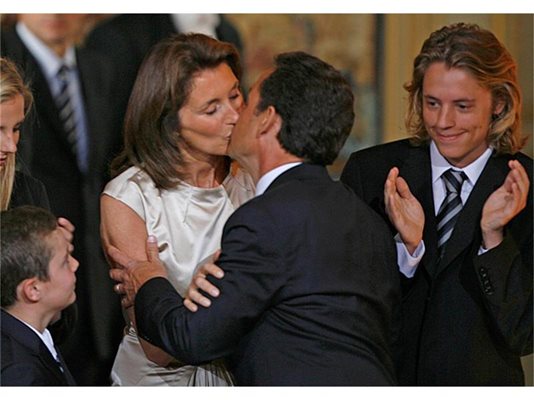 Саркози и Сесилия се държаха като сплотени заради президентската кампания, но малко след това последва разводът.
СНИМКИ: РОЙТЕРС
