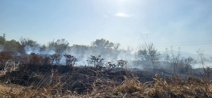 Обявиха бедствено положение в Катуница заради пожара в депото