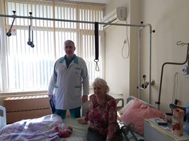 Пациентката с проф. Владимир Ставрев