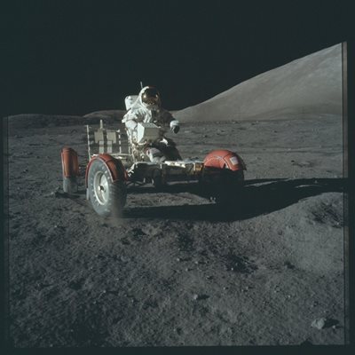 Apollo 17: Лунните разходки винаги са забавни