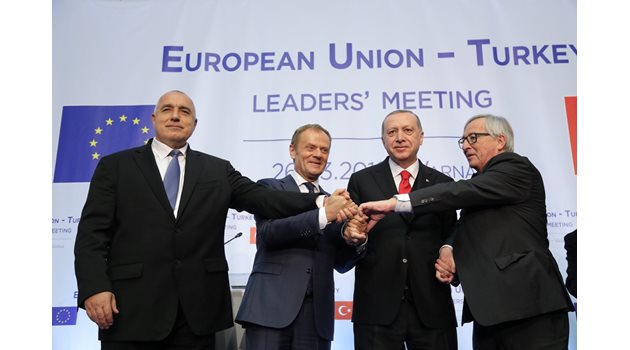ДОБЪР ТОН: Борисов, Туск, Юнкер и Ердоган се снимаха със стиснати ръце. СНИМКИ: РОЙТЕРС