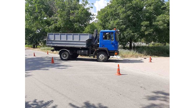 Камионът от удара с мотоциклета

Снимка: ОДМВР - Велико Търново