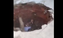7 жени пропаднаха под земята, скачайки върху асфалта в Бразилия (Видео)