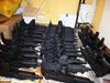 Откриха 60 картечни пистолета в семейна банда - можели да въоръжат цяло поделение (обзор)