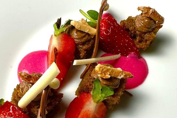 Розово десертче за любимата
Снимка: Инстаграм на шеф Кустев
