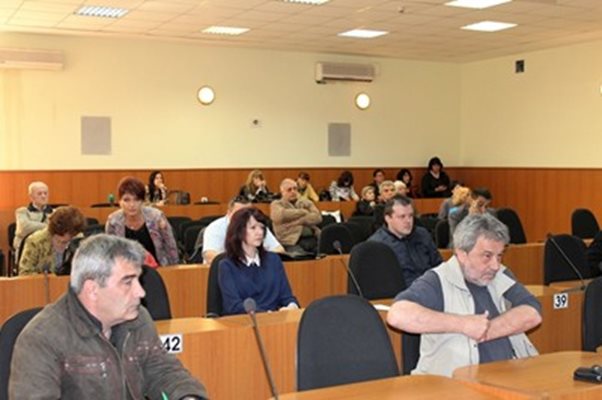 Жители на Пазарджик искат тотална забрана на фереджетата в общината