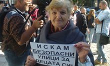 Протест срещу домашния арест на шофьора, блъснал 3 жени в Стара Загора