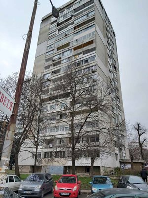 Пожарът се разразил  в апартамент на 6-я етаж в бл.71 в бургаския к-с "Лазур". Снимка:24 часа