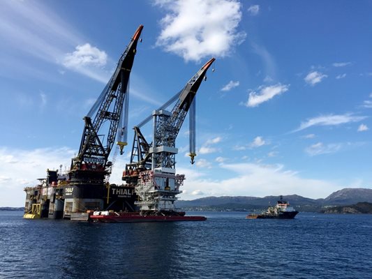 Нефтена платформа в Северно море.