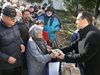 Кметът на пловдивски район Ральо Ралев раздаде с усмивка 300 печени скумрии