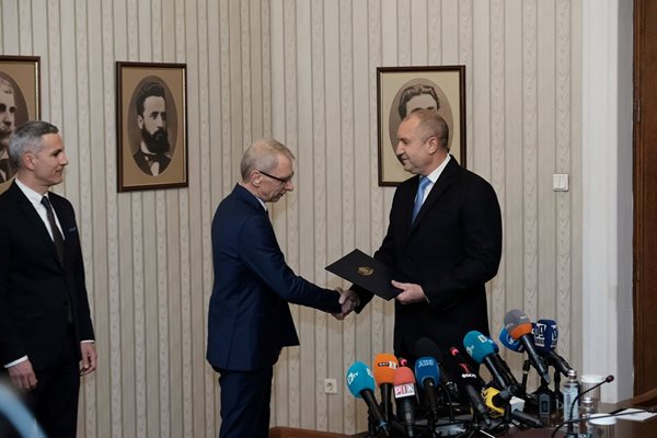 Президентът Румен Радев връчи на акад. Николай Денков втория мандат на 3 януари СНИМКИ: ЙОРДАН СИМЕОНОВ