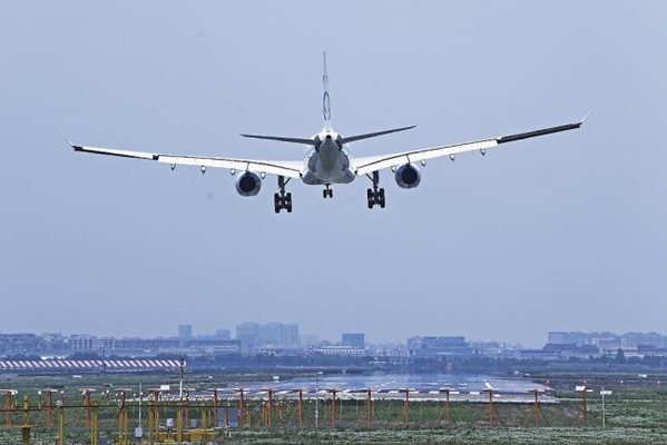 Очаква се международните полети от Китай да се увеличат след 2 г.ограничения. Снимка:Радио Китай