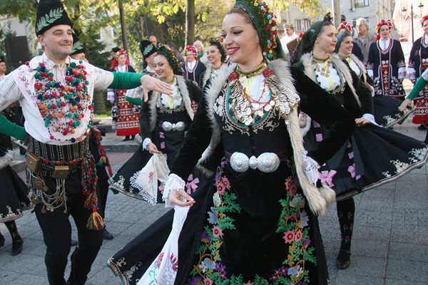 Танцьори оживиха главната улица на Пловдив.