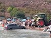 Трактор измъкна луксозен джип от морето в залива Болата (Снимки)