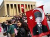 Турция закри още 15 медии и уволни 10 000 чиновници