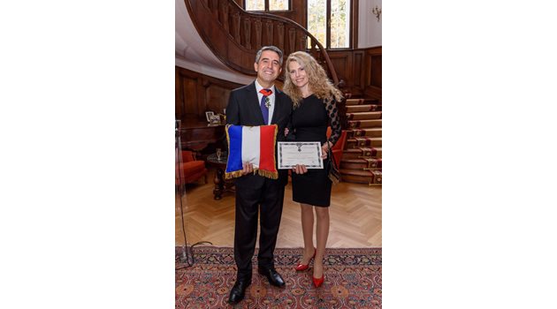През ноември президентът (2012-2017) Росен Плевнелиев бе удостоен с най-високото отличие на Франция - Ордена на Почетния легион, от президента на Франция Еманюел Макрон.